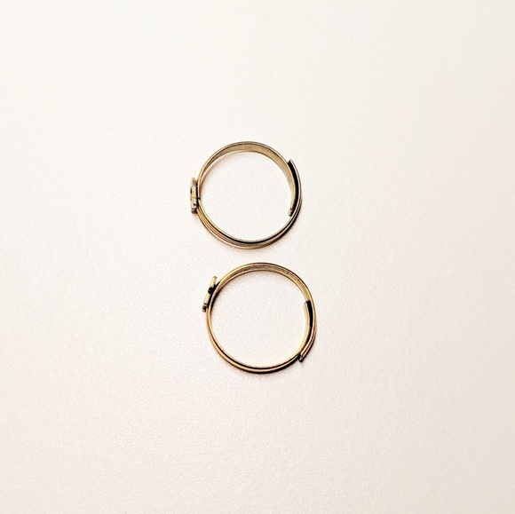 📦MOVING SALE: URBAN OUTFITTERS Initial Ring - Picture 2 of 2